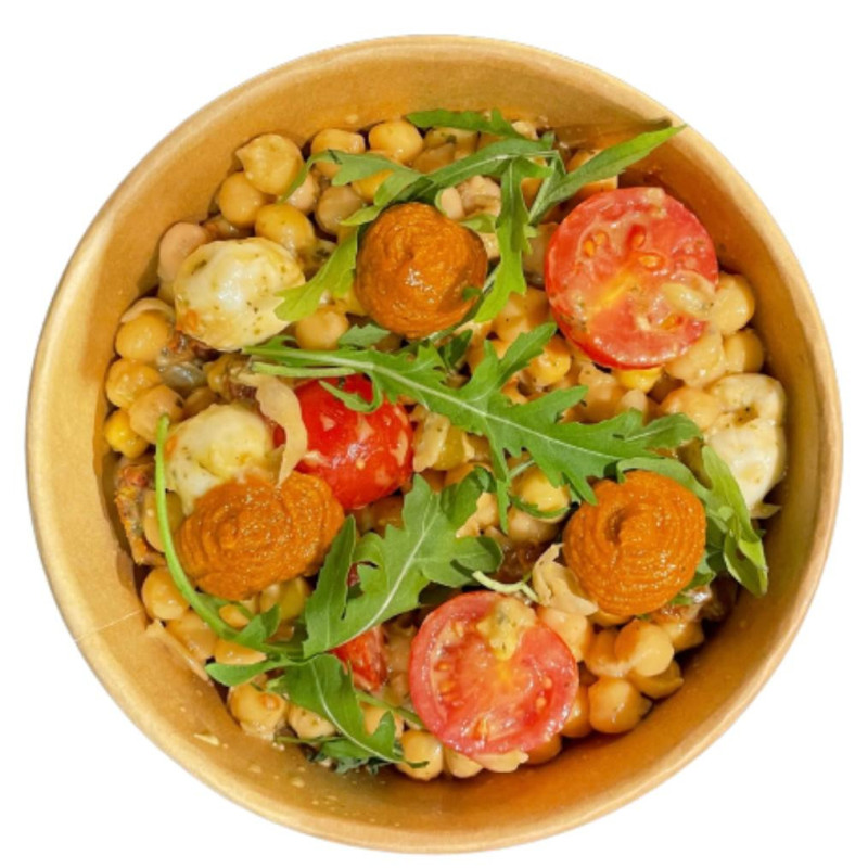 Ensalada caprese de garbanzos