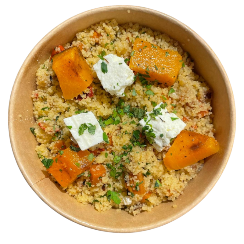 Couscous con calabaza asada, queso feta y hierbas frescas